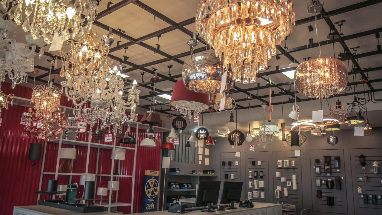 expositor de teto para lampadas e lustres