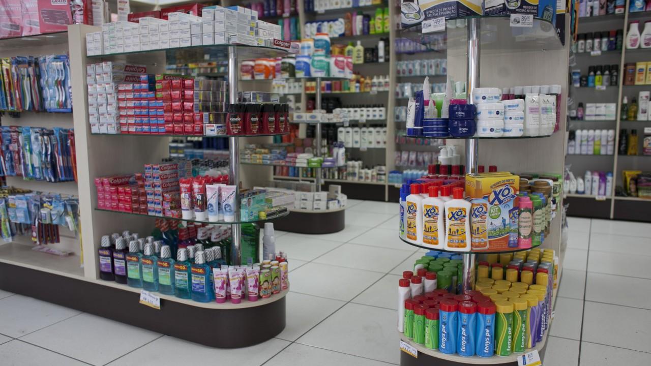 prateleiras e gôndolas para farmácia