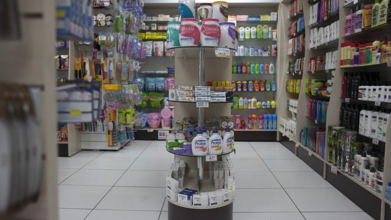 prateleiras e gôndolas para farmácia