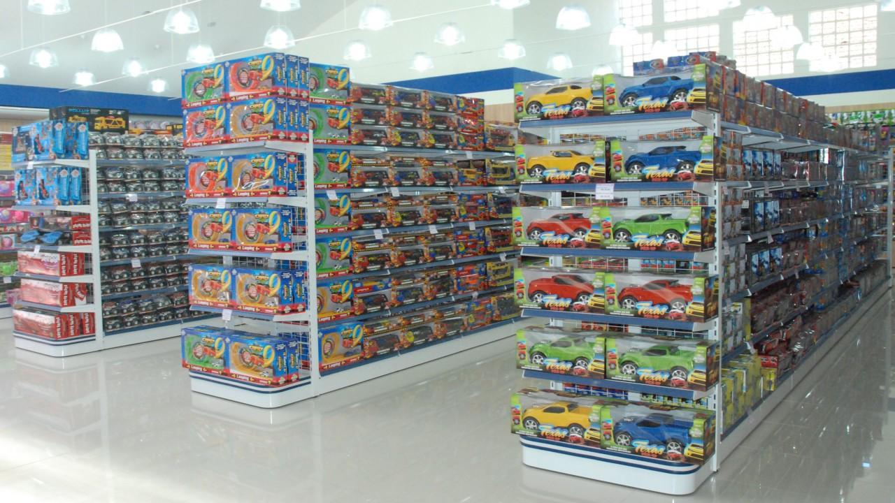 gôndolas e prateleiras para bazar e brinquedos