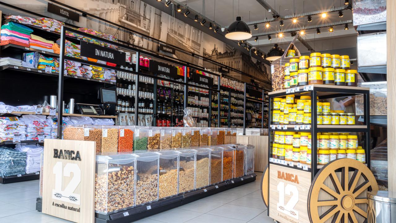 prateleiras e expositores para produtos a granel e naturais