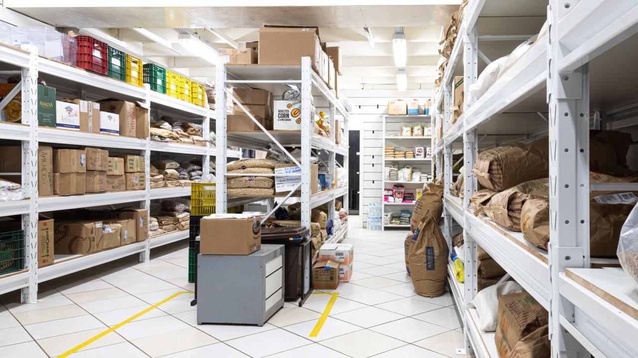 mobiliário para estoque de produtos e embalagens