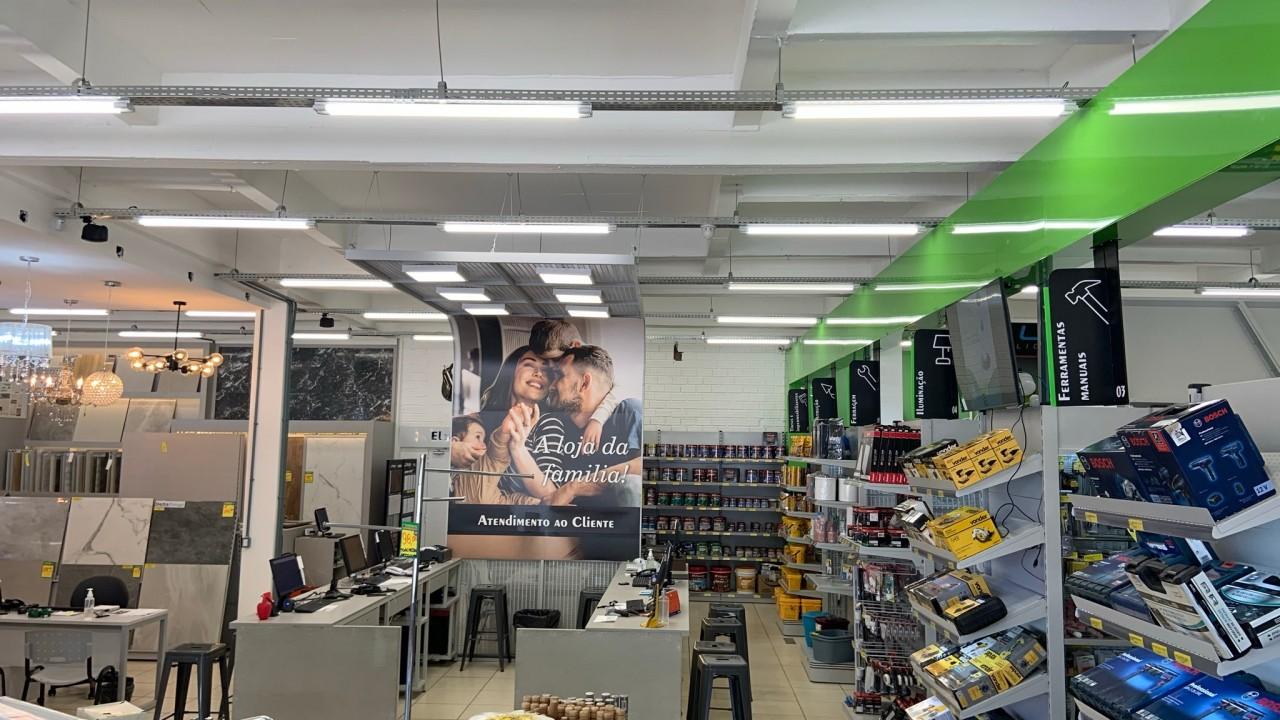 ambiente planejado em loja de materiais de construção e ferramentas
