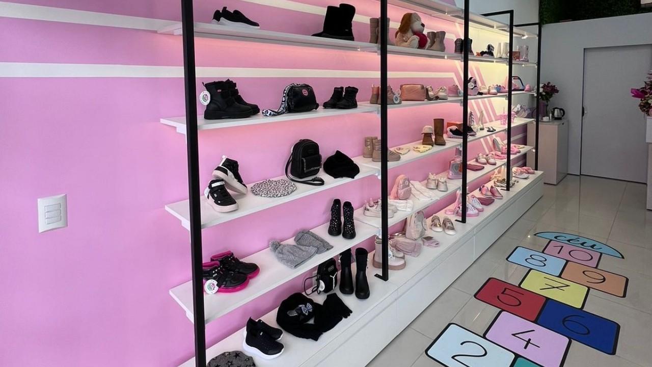 mobiliário personalizado para loja de calçados infantil