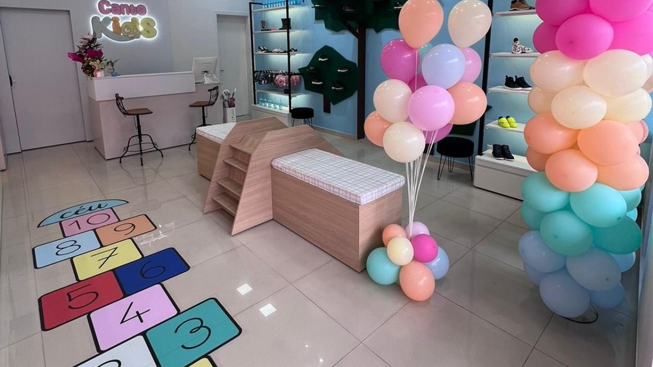 mobiliário personalizado para loja de calçados infantil