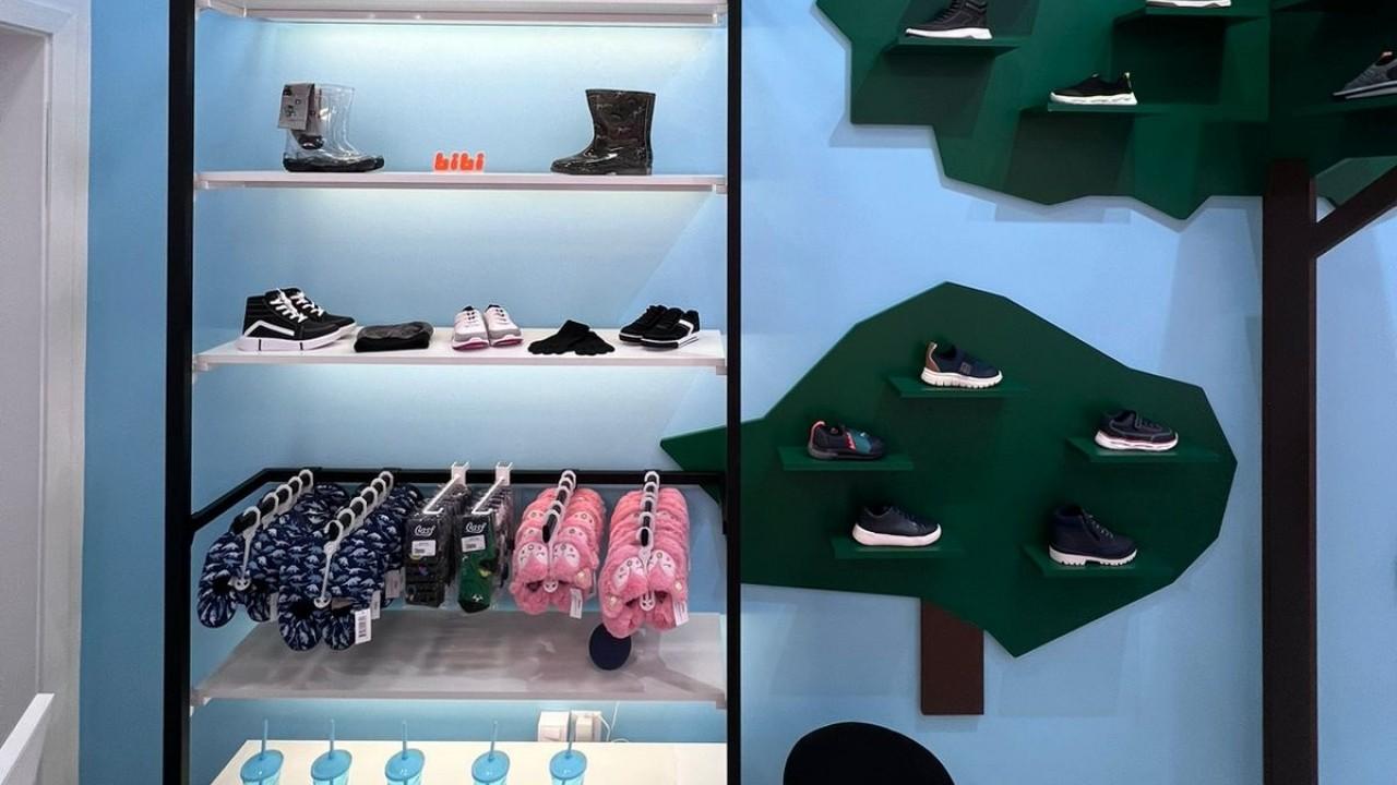 mobiliário personalizado para loja de calçados infantil