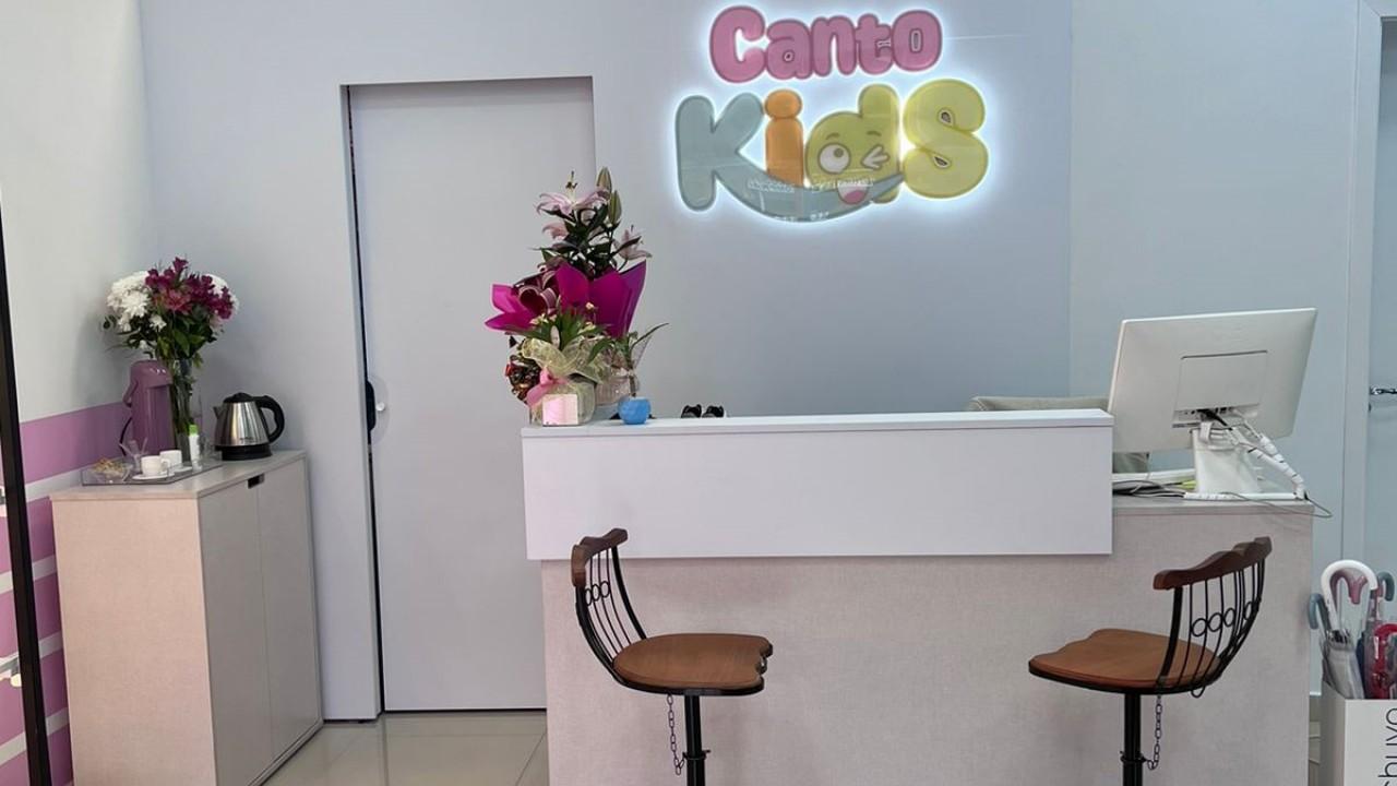 balcão de atendimento personalizado e sob medida para loja de calçados infantil