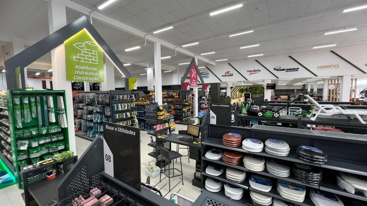 gôndolas e prateleiras para loja