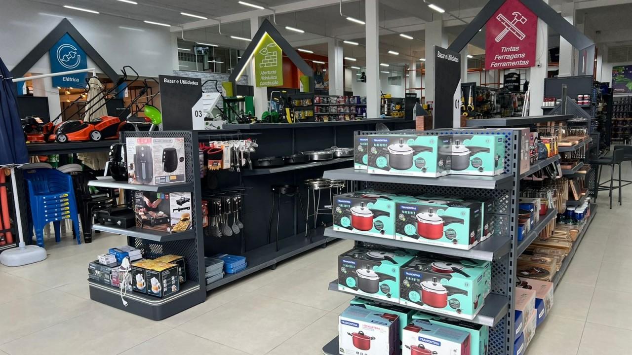 gôndolas e expositor de produtos