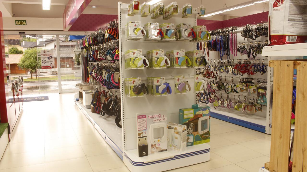 gôndola para coleiras, camas pet e acessórios petshop