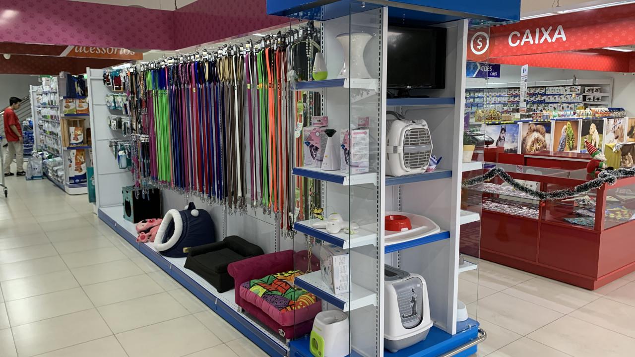 gôndola para coleiras, camas pet e acessórios petshop