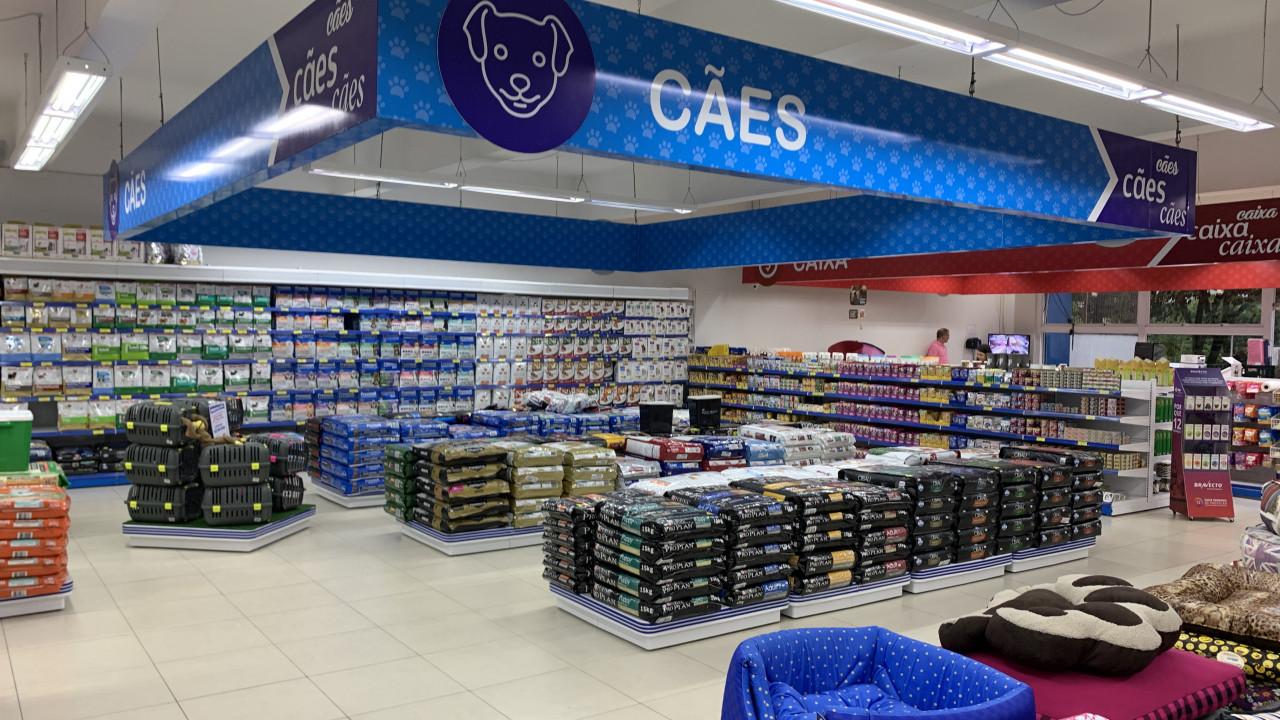 expositor personalizado de rações para cachorros e gatos