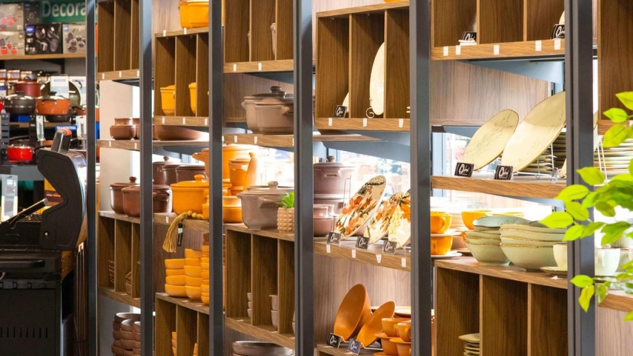 expositor estilo industrial para loja de decoração e bazar