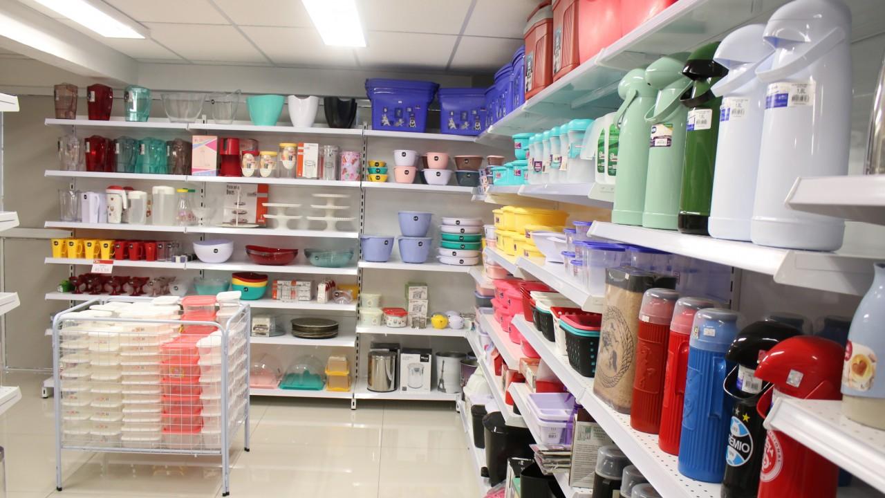 gôndolas e prateleiras para bazar e brinquedos