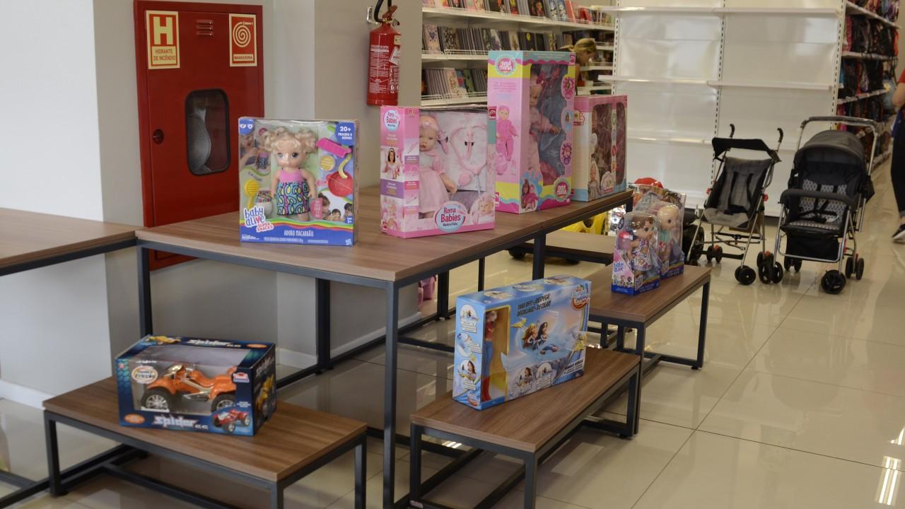 mesa de valorização para produtos de bazar e brinquedos