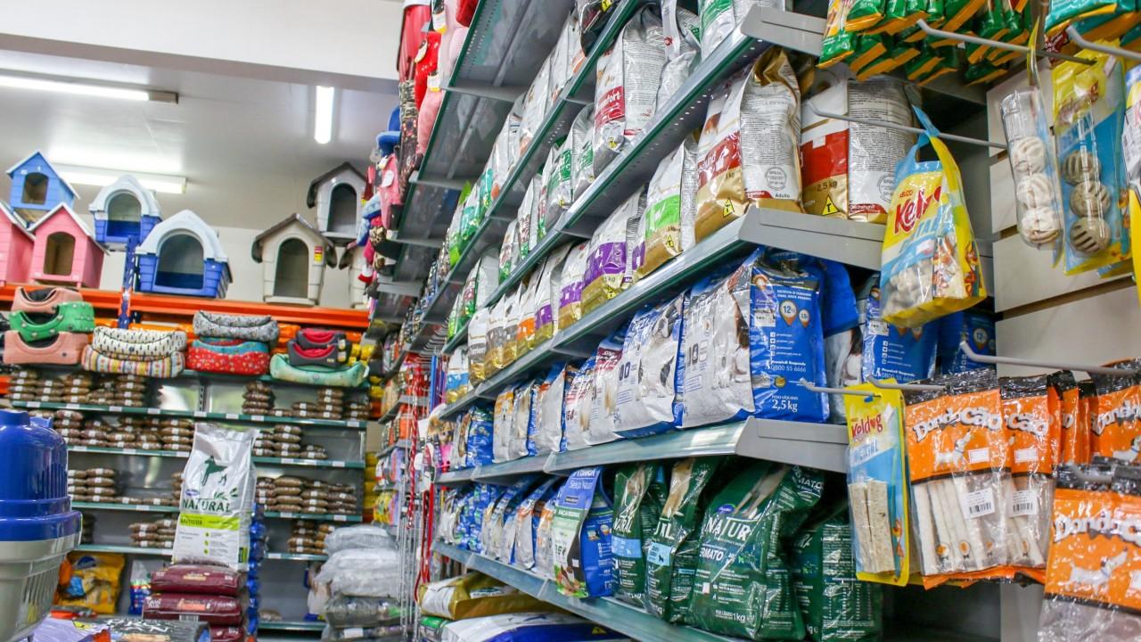 gôndolas e prateleiras para agropecuária e petshop