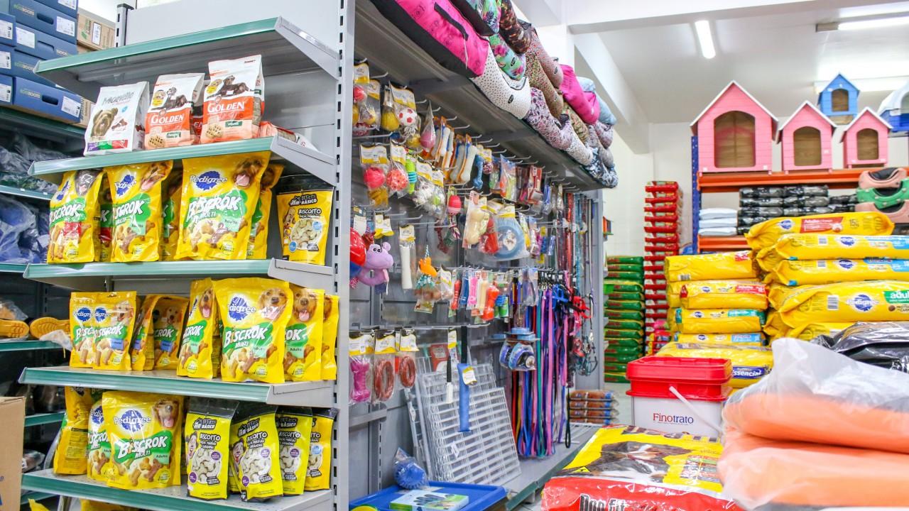 gôndolas e prateleiras para agropecuária e petshop