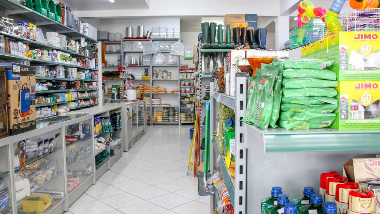 gôndolas e prateleiras para agropecuária e petshop