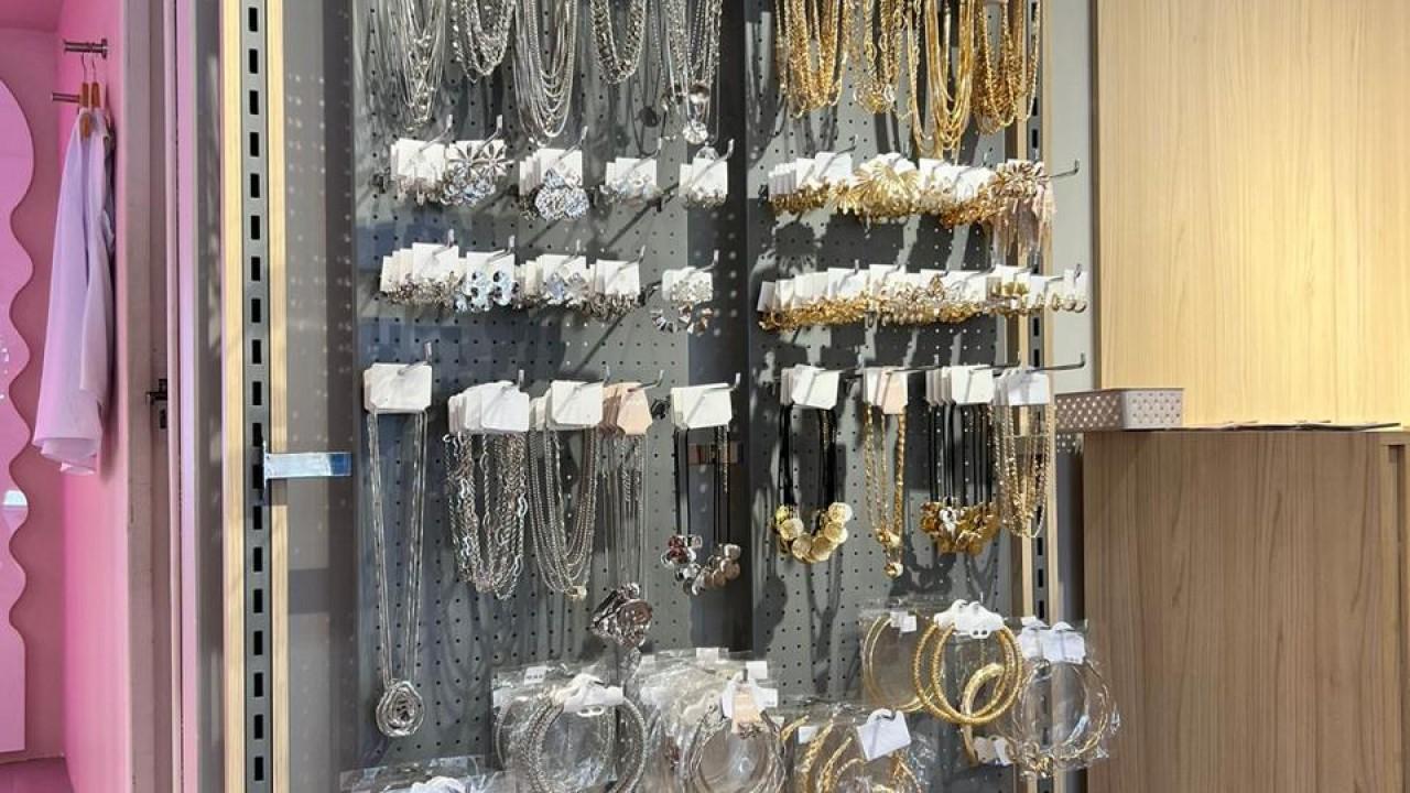 cremalheira expositor de bijuterias e joias - semi joias