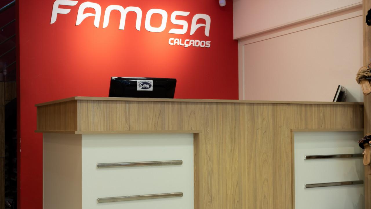 balcão de atendimento para loja de calçados