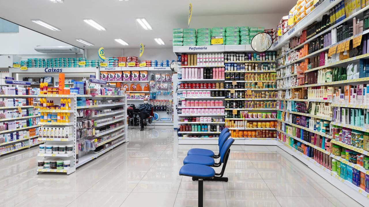 prateleiras e gôndolas para farmácia