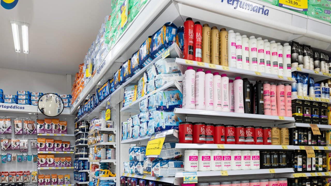 prateleiras e gôndolas para farmácia