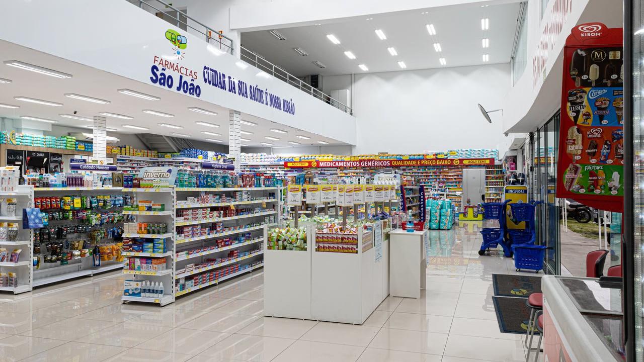 prateleiras e gôndolas para farmácia