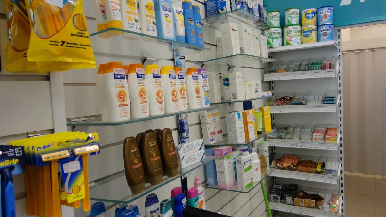 prateleiras e gôndolas para farmácia