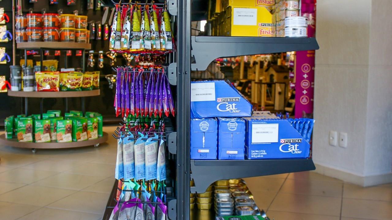 gôndolas e prateleiras para agropecuária e petshop