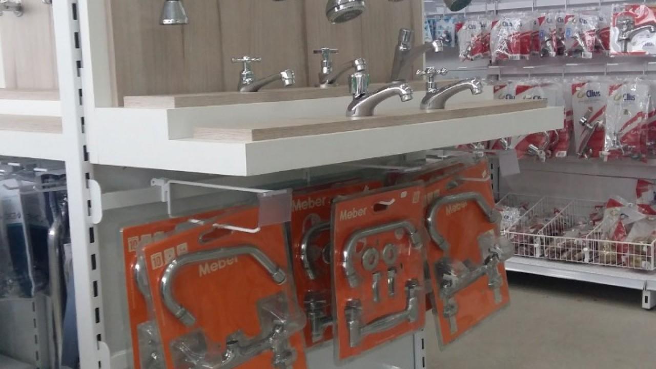 expositor de torneiras