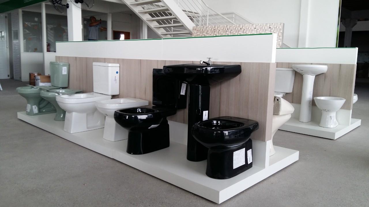 expositor de vasos e pias de banheiro