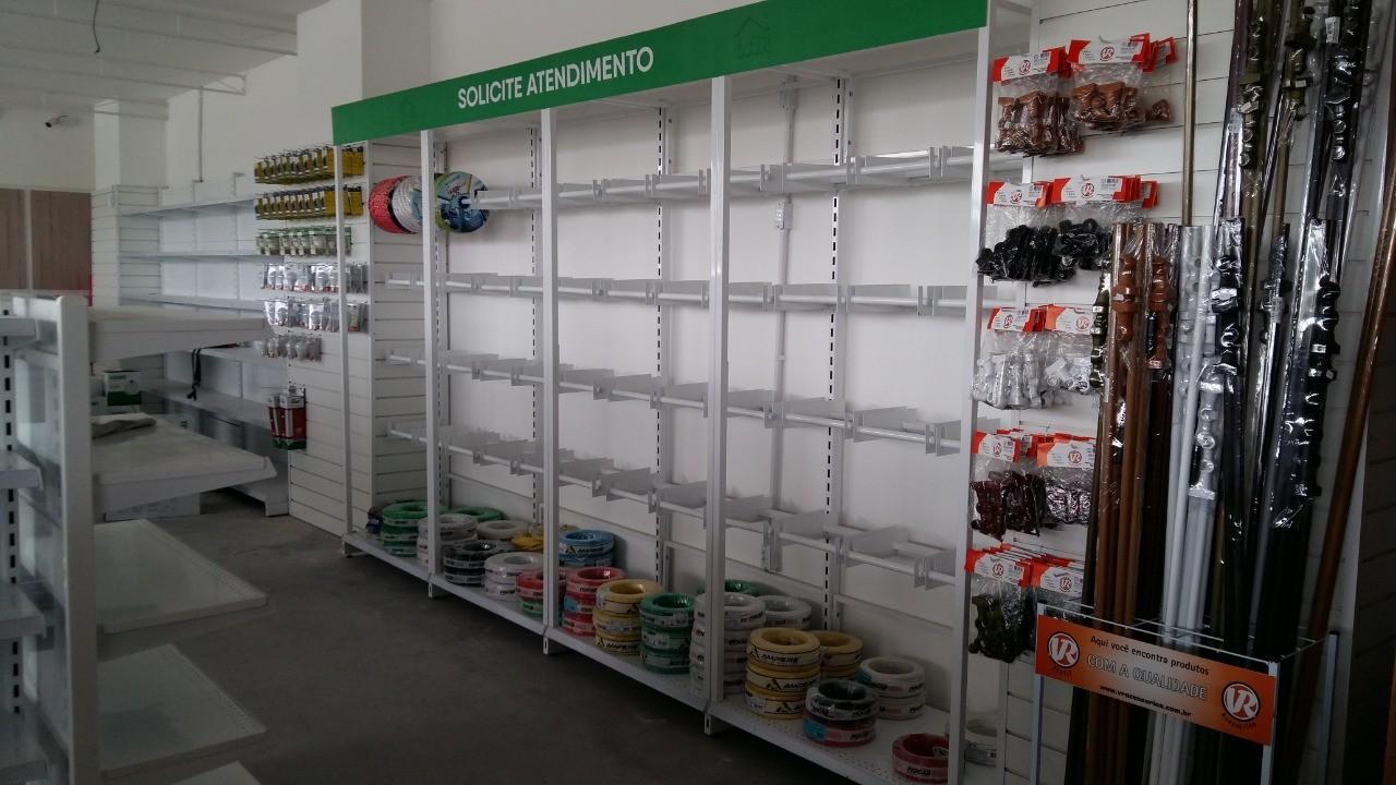 prateleiras e gôndolas para materiais de construção