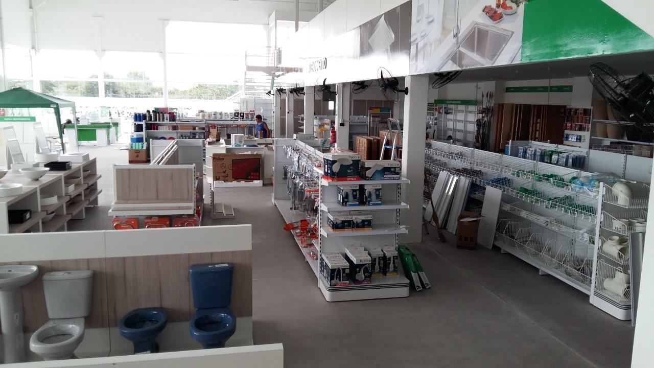 expositor de vasos sanitários, prateleiras e gôndolas de materiais de construção