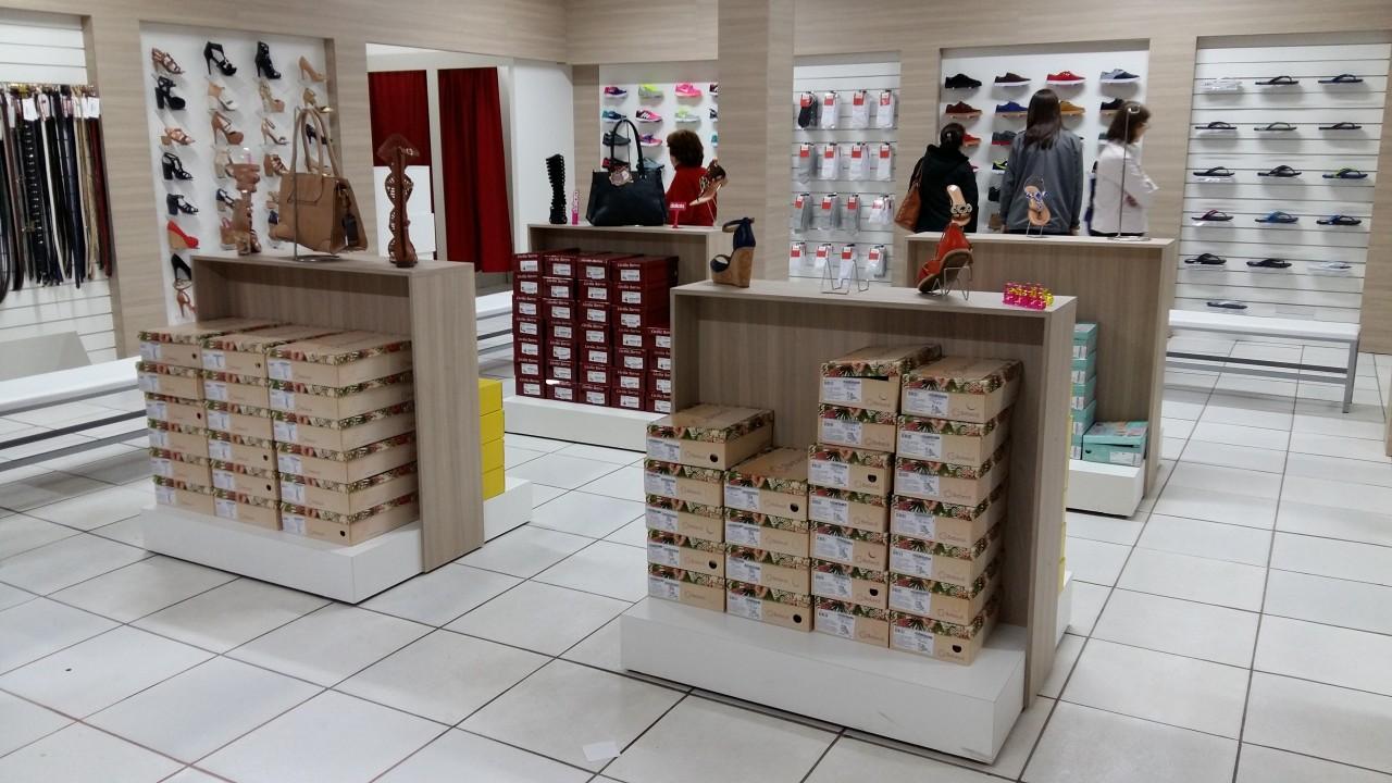 expositor para loja de calçados