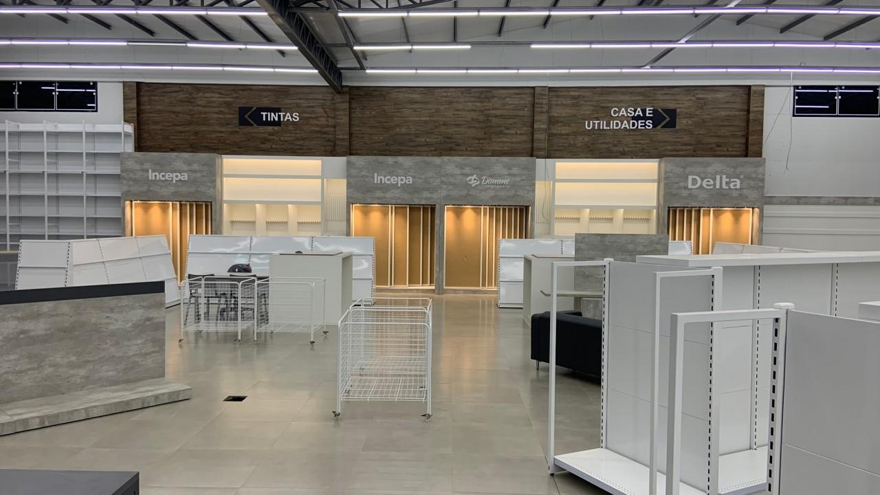 mobiliário sob medida para loja de materiais de construção