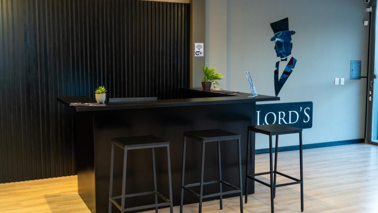 balcão sob medida para atendimento e caixa