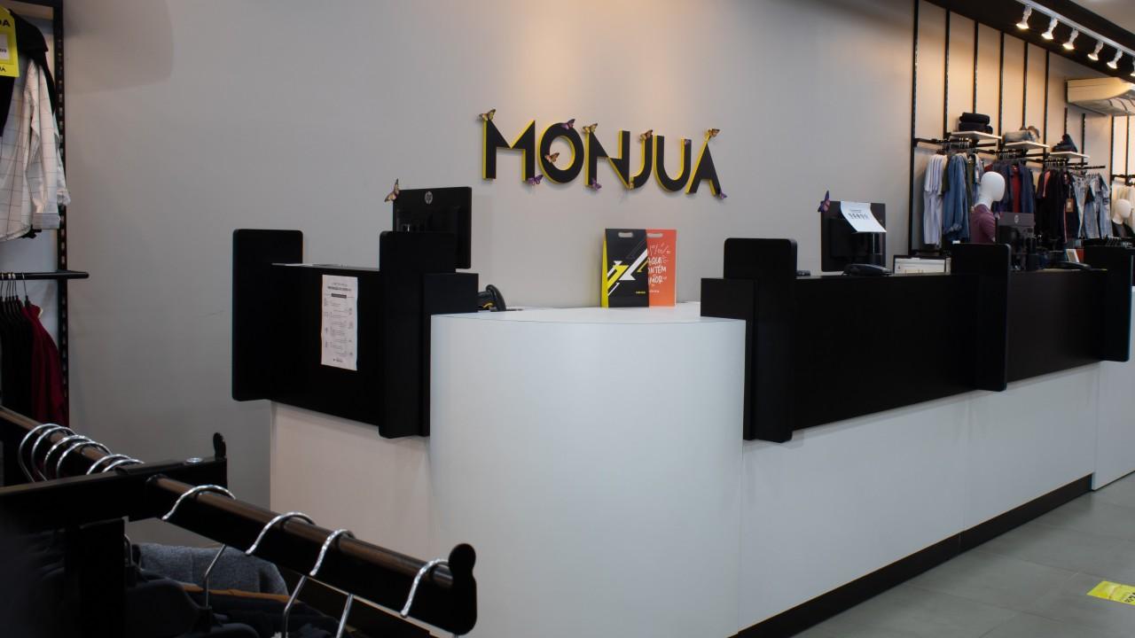 balcão de atendimento para loja de roupas