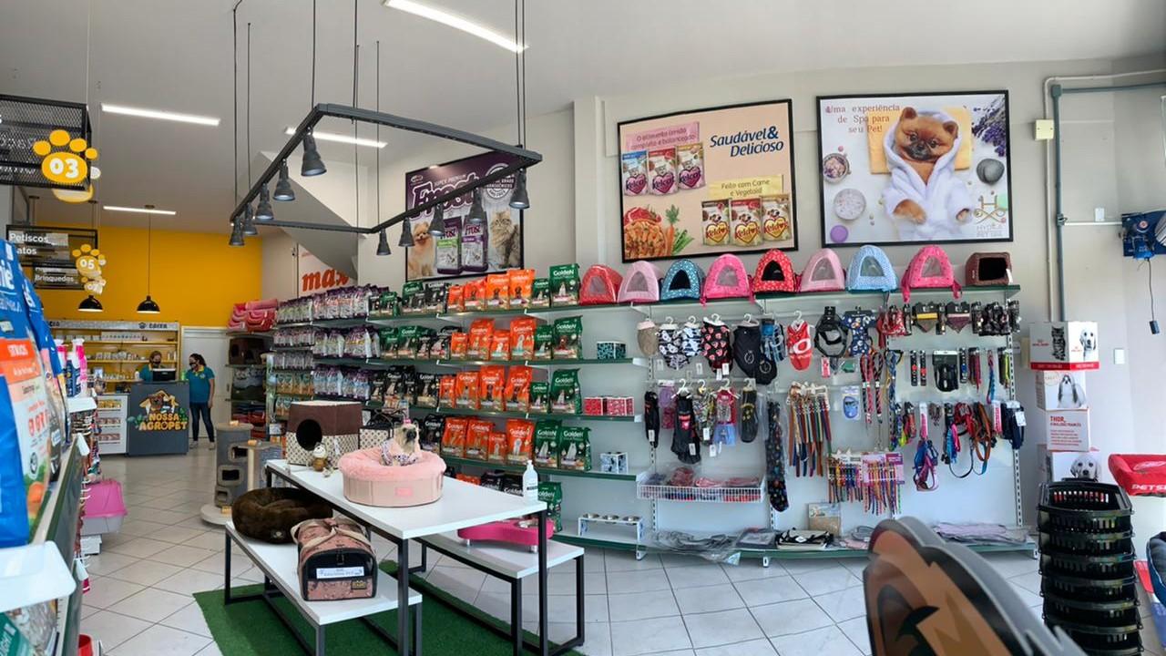 gôndolas e prateleiras para rações e acessórios de agropecuária e petshop