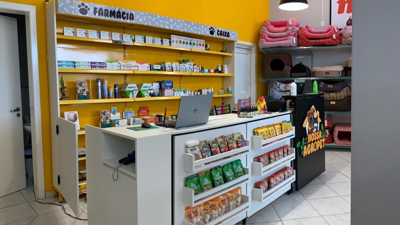 balcão de atendimento e expositor de produtos para agropecuária e petshop