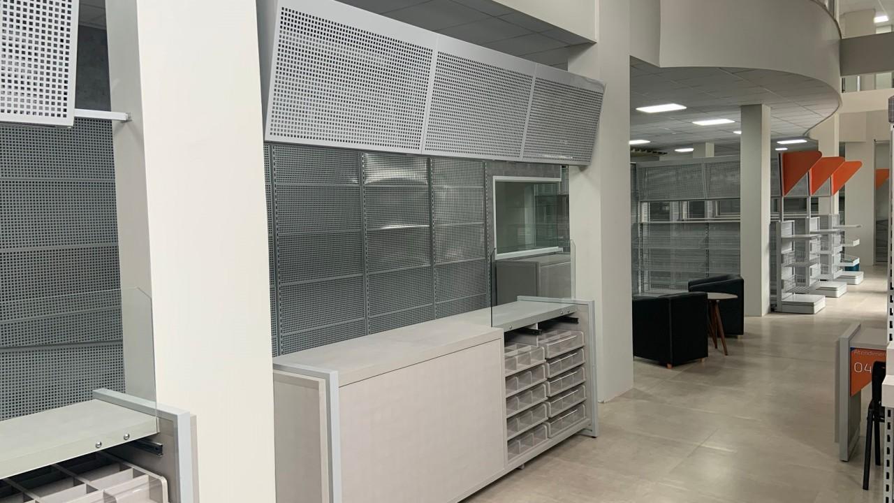 balcão e expositores para loja