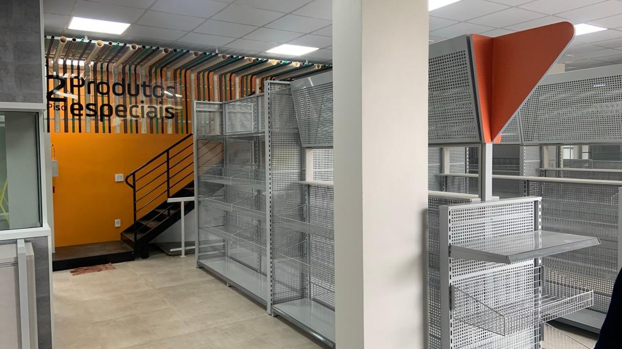 expositores para loja de ferragens