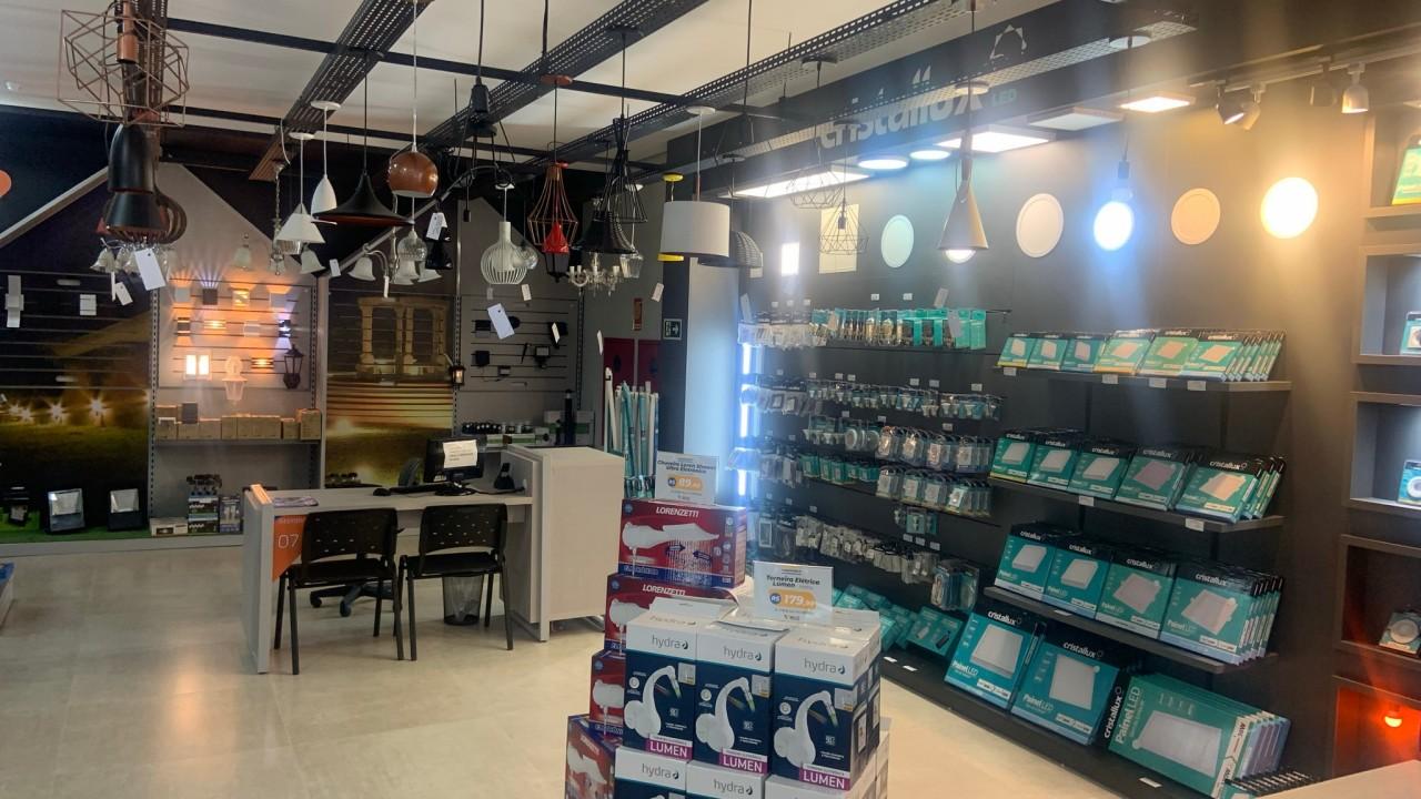 expositor para lâmpadas e componentes eletrônicos