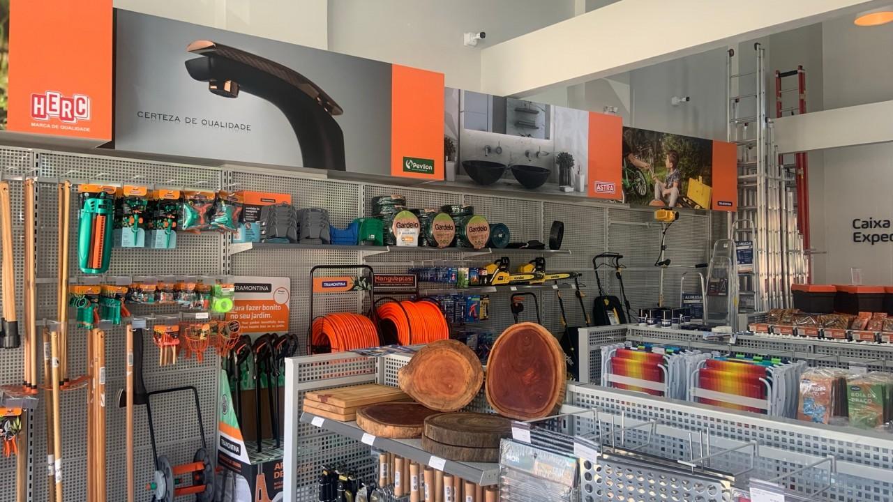 expositor para loja de ferragem e materiais de construção