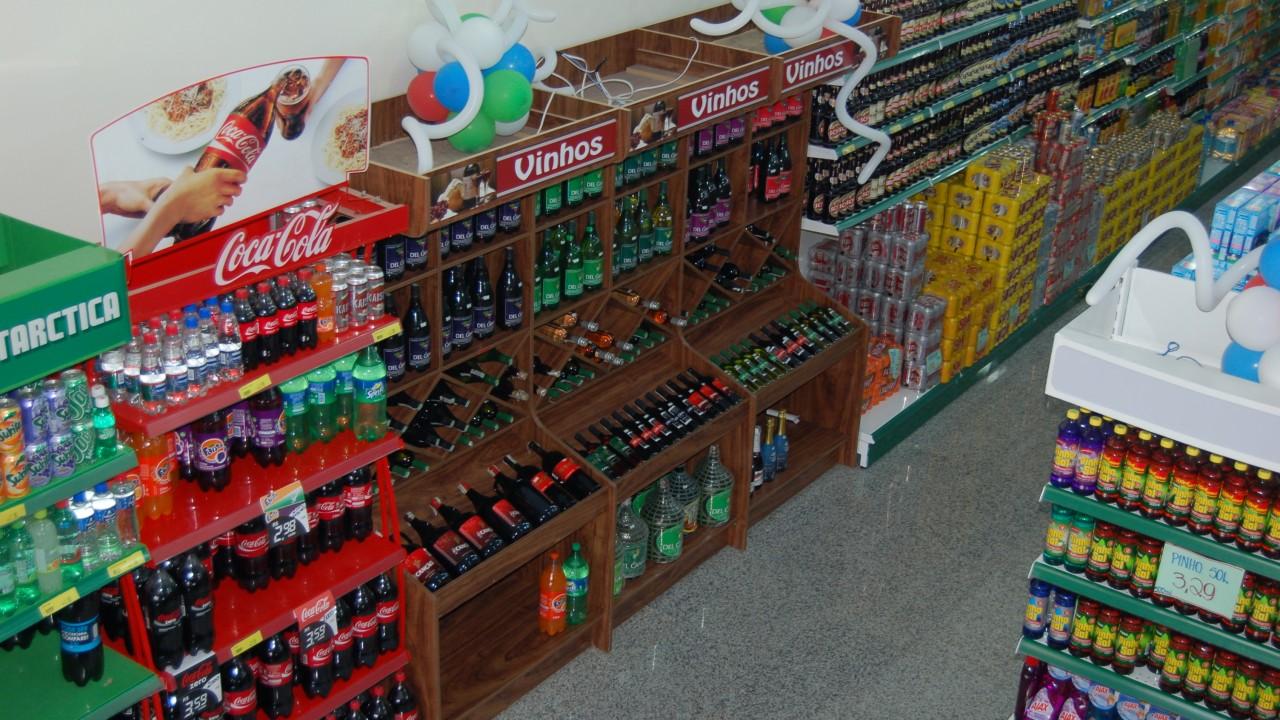 Expositor de vinhos pra supermercado