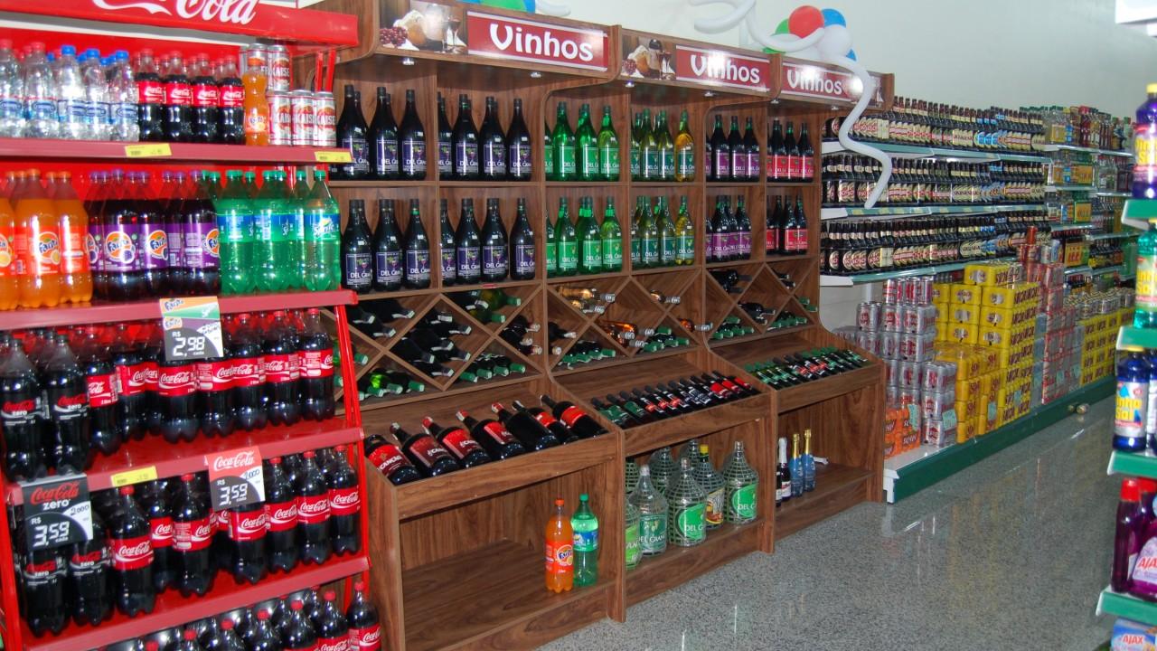 Expositor de vinhos pra supermercado