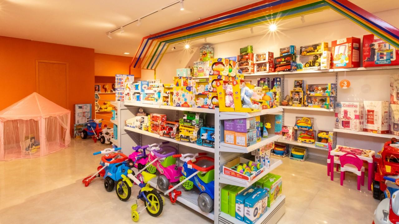 gôndolas e prateleiras para loja de brinquedos