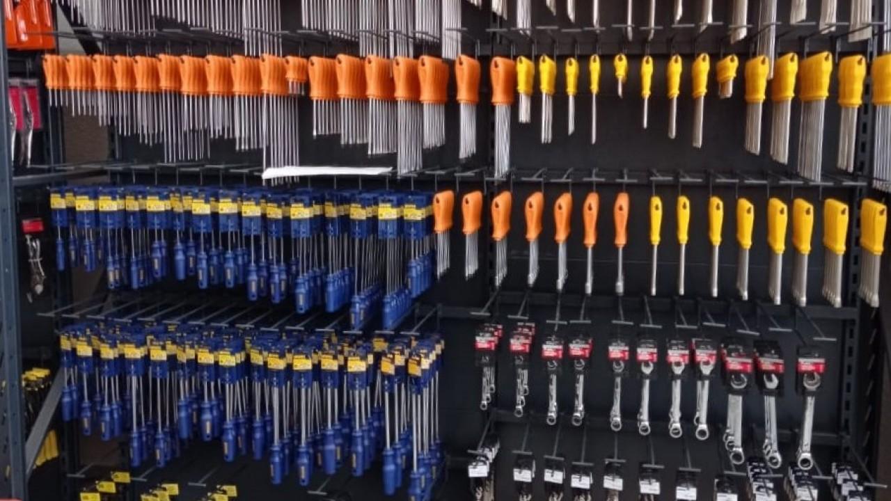 expositor planejado para ferramentas pequenas