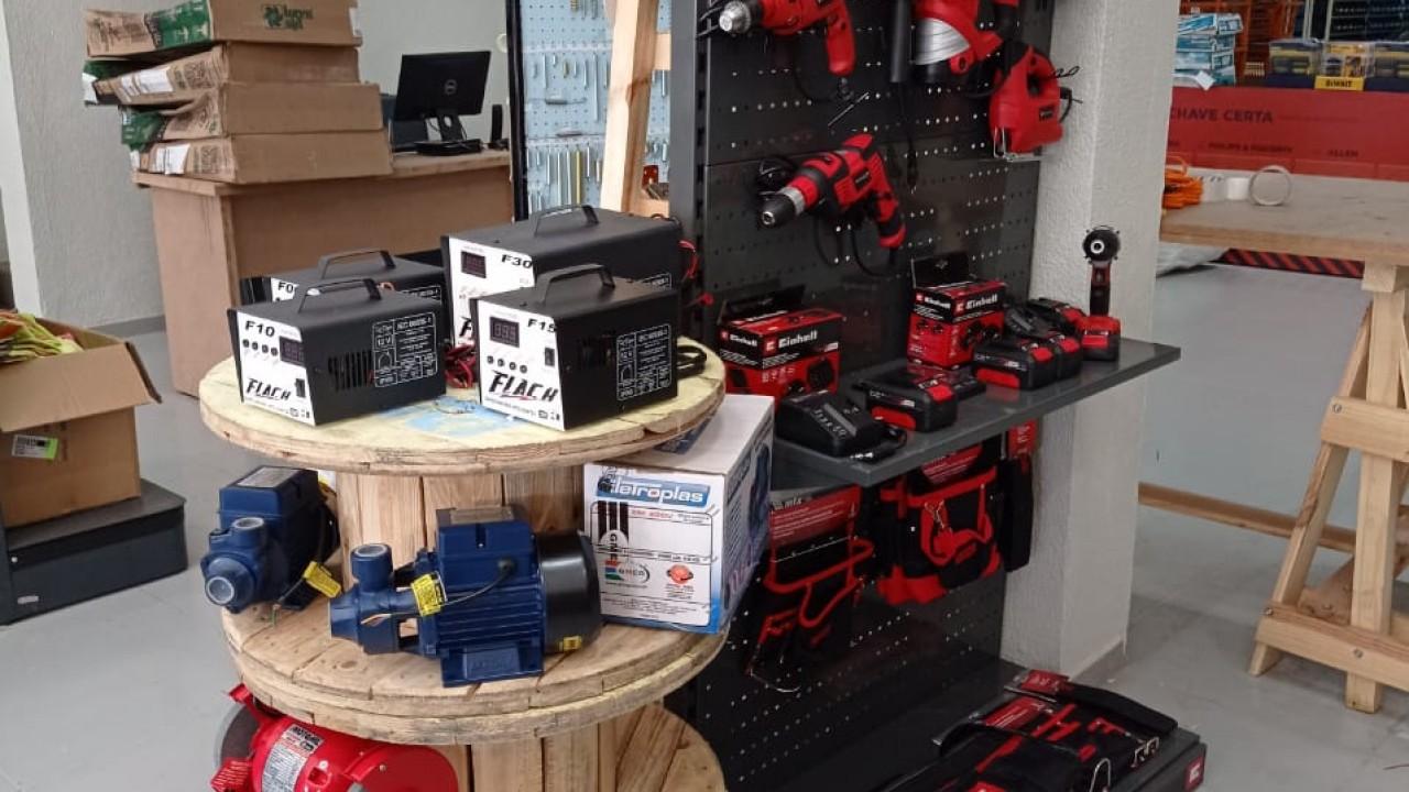 expositor planejado para ferramentas