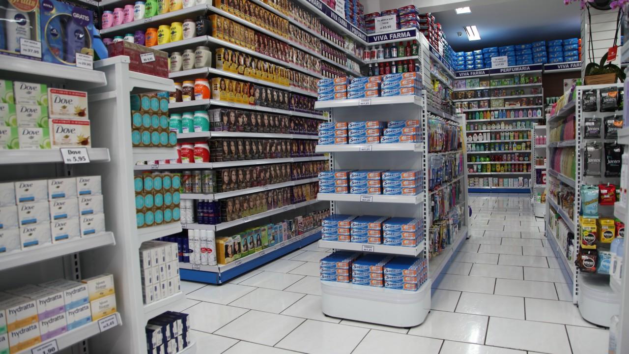 prateleiras e gôndolas para farmácia