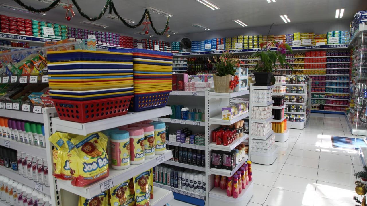 gôndolas e prateleiras para bazar